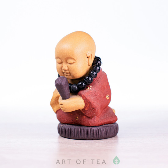 Фигурка Монах с чётками, исинская глина, 8 см