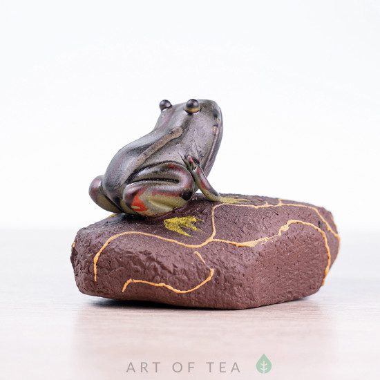 Фигурка Лягушонок на камне, исинская глина, 7 см