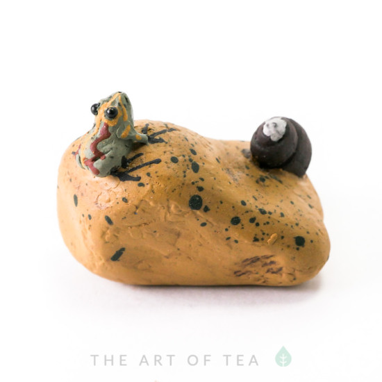 Чайная фигурка Лягушка на камне, глина